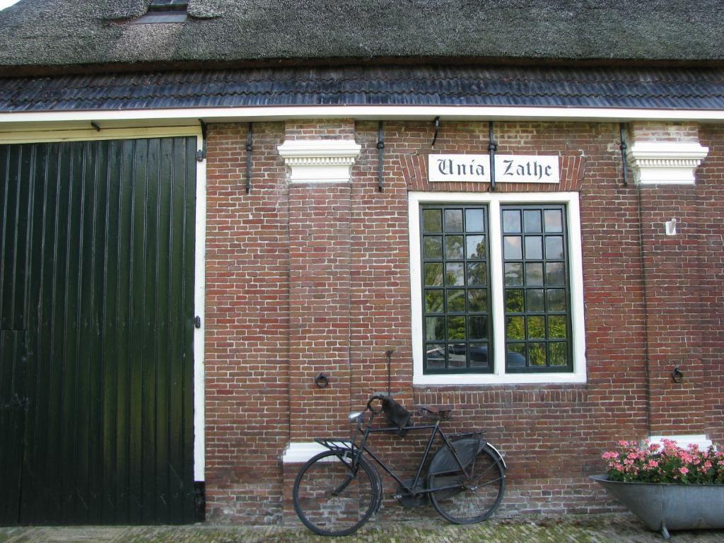 Unia Zathe Bed & Breakfast Ee Eksteriør bilde