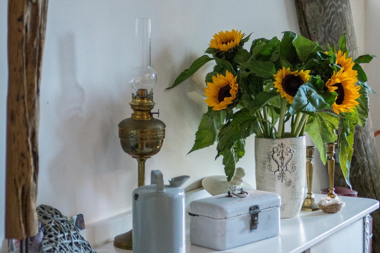 Unia Zathe Bed & Breakfast Ee Eksteriør bilde